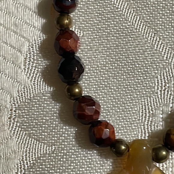 Jade Leaf / Topaz Necklace - Picture 2 of 3